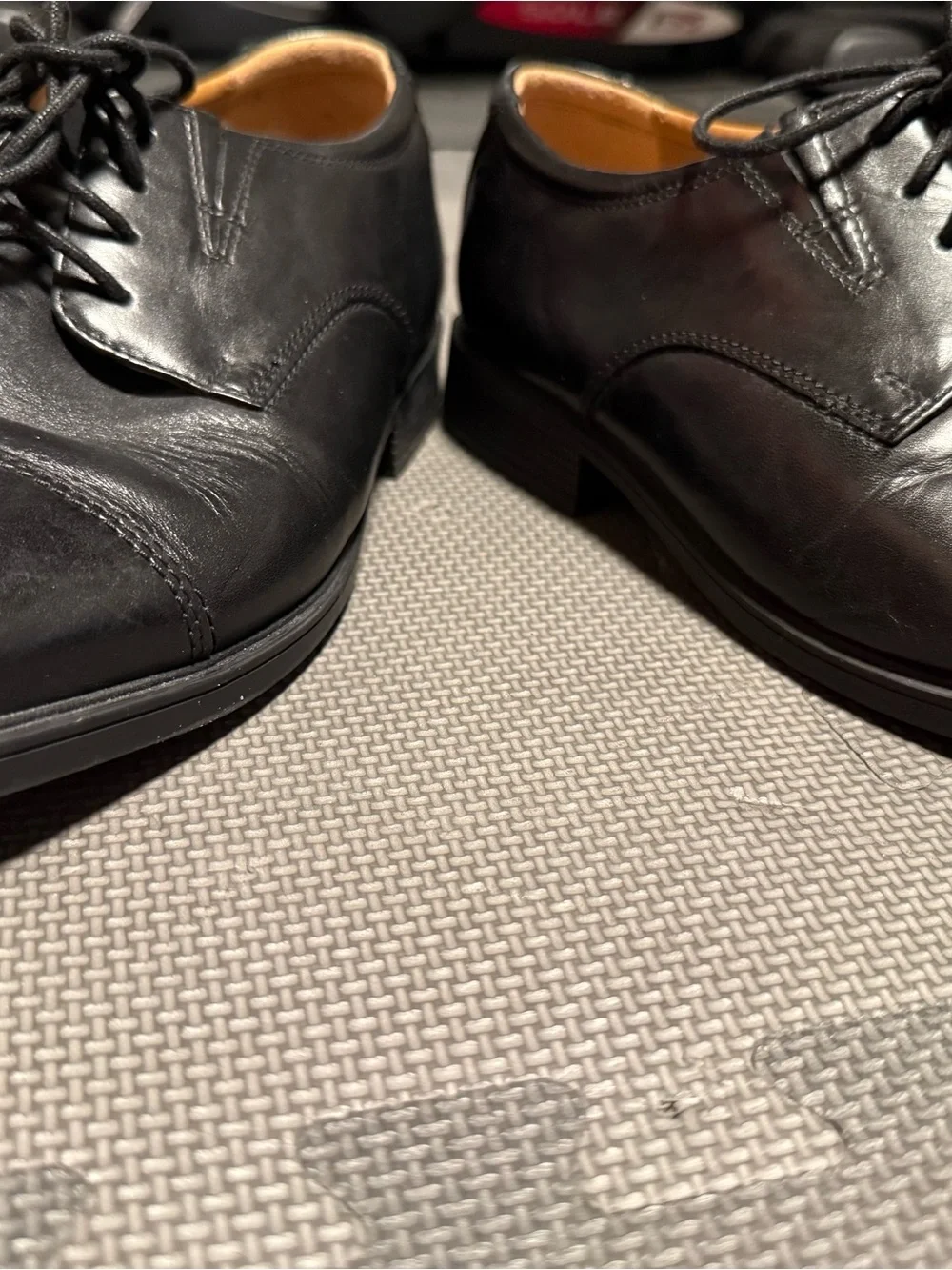 Clarks Men's Black Leather Lace-Up Oxfords